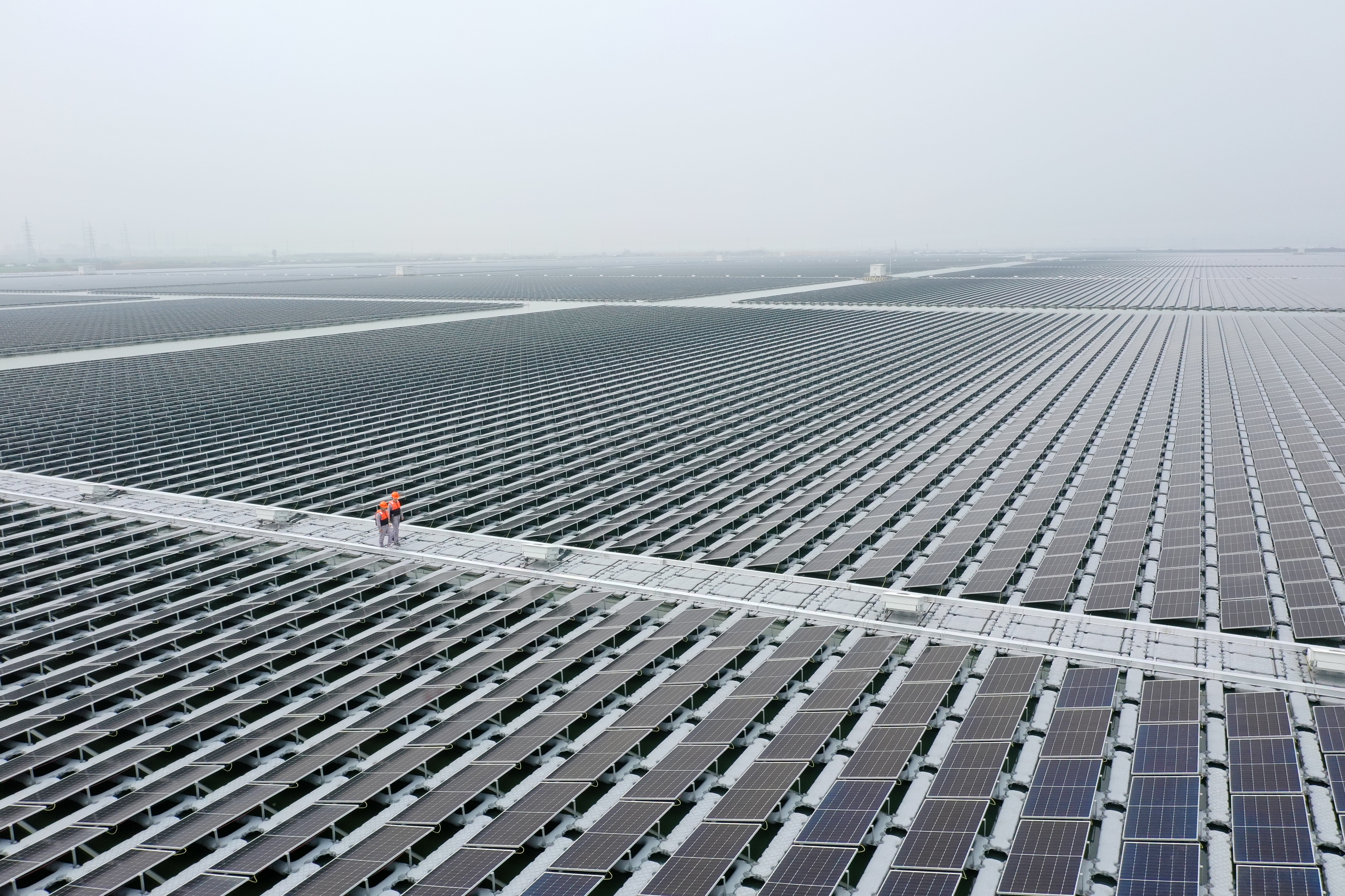 三峡阜阳南部风光电基地（颍上二期）400MW水上漂浮光伏电站